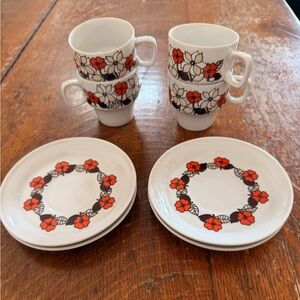 Vintage Hungarian Floral Patterned Coffee Cup and Saucer (Set for 4)